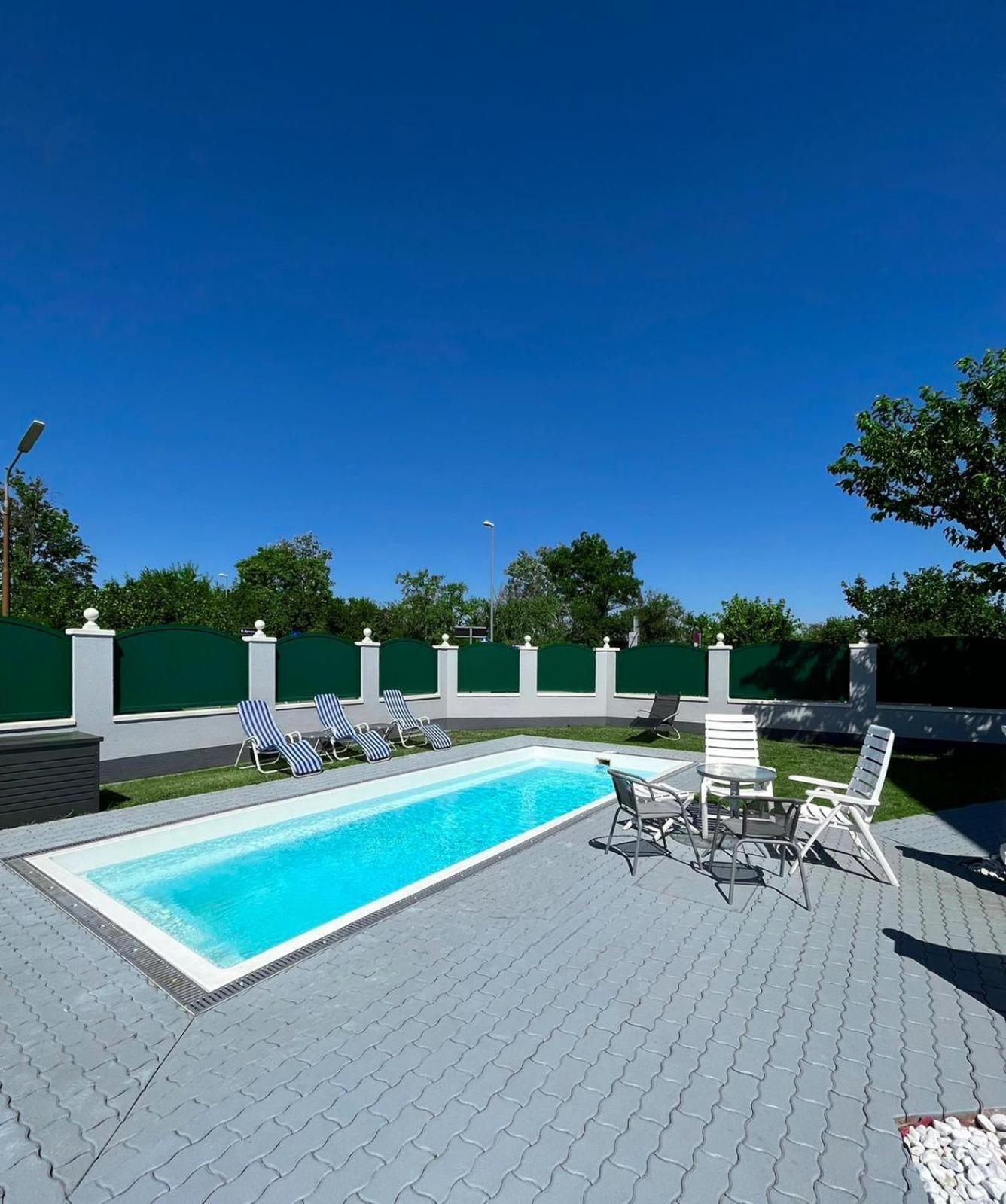Luxurioeses Apartment Mit Pool Vienna Exterior photo